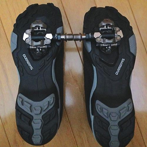 clipless shoes on flat pedals